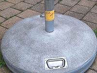 Lot 1 - parasol met voet - afbeelding 2 van  5