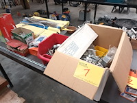 Lot 1 - pluggen en schroeven - afbeelding 2 van  6