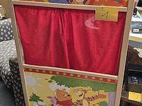 Lot 1 - poppenkast met gordijntjes