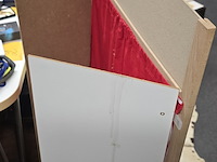 Lot 1 - poppenkast met gordijntjes - afbeelding 4 van  4