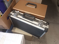 Lot 1 - ringmappen en koffertjes - afbeelding 2 van  4