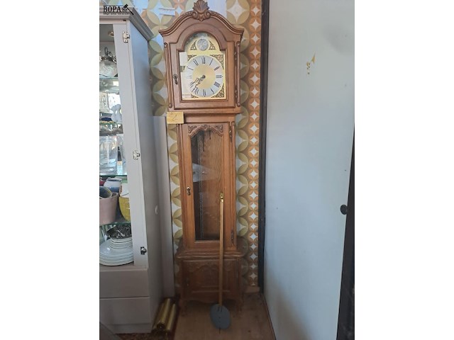 Lot 1 - staande klok eikenhout - traditionele stijl - afbeelding 1 van  4