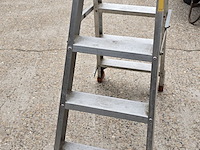 Lot 1 - trapladder dubbelzijdig 4 treden - afbeelding 2 van  3