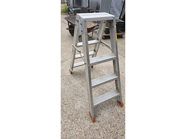 Lot 1 - trapladder dubbelzijdig 4 treden - afbeelding 3 van  3