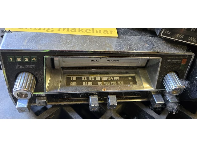 Lot 1 - vintage auto radio/cassette 3 stuks - afbeelding 2 van  4