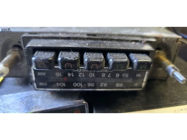 Lot 1 - vintage auto radio/cassette 3 stuks - afbeelding 4 van  4