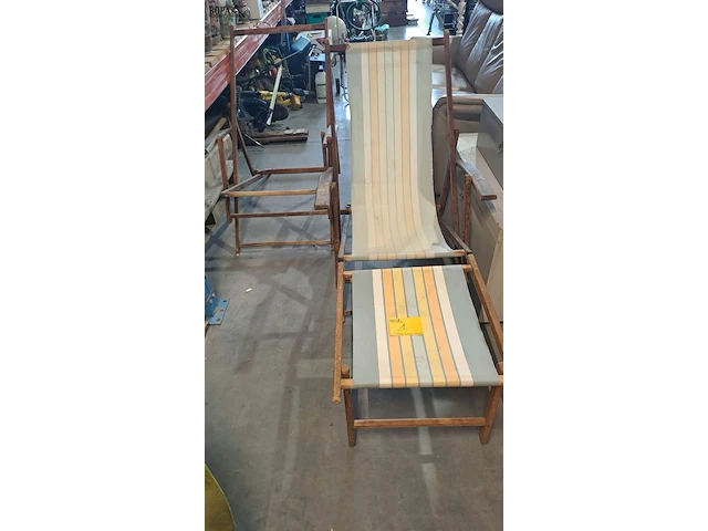 Lot 1 - vintage strandstoelen - 2 stuks + 1 voetensteun - afbeelding 3 van  3