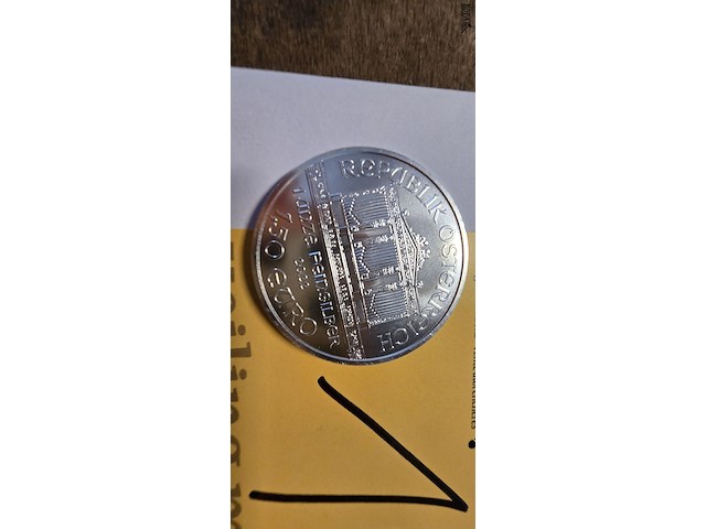 Lot 1 - zilveren wiener philharmoniker munt 2 stuks - afbeelding 2 van  3