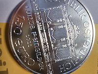 Lot 1 - zilveren wiener philharmoniker munt 2 stuks - afbeelding 2 van  3