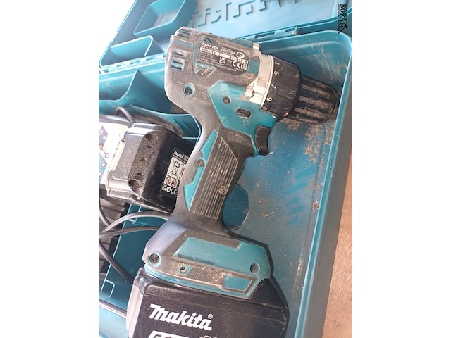 Lot 10 - accu schroefmachine makita - afbeelding 4 van  6