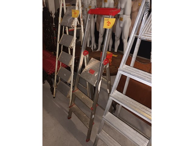 Lot 10 - aluminium trapladder hailo - afbeelding 1 van  2