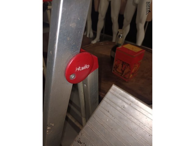 Lot 10 - aluminium trapladder hailo - afbeelding 2 van  2
