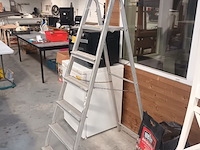 Lot 10 - aluminium trapladder - afbeelding 1 van  2