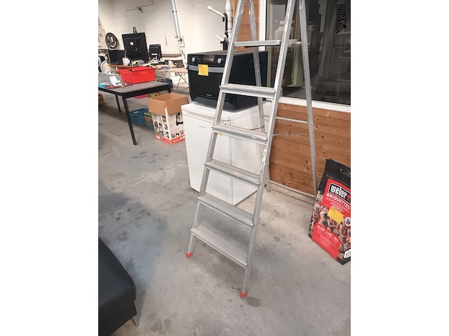 Lot 10 - aluminium trapladder - afbeelding 2 van  2