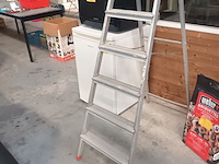 Lot 10 - aluminium trapladder - afbeelding 2 van  2