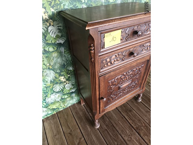 Lot 10 - antieke houten ladekast - afbeelding 2 van  4