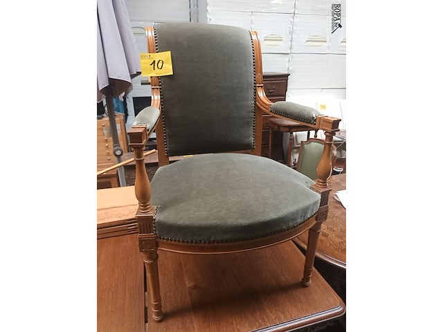 Lot 10 - armstoel - afbeelding 1 van  5