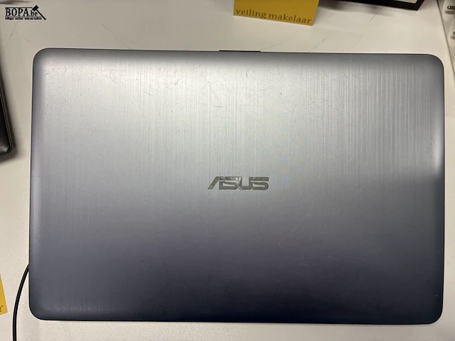 Lot 10 - asus laptop met muis - afbeelding 2 van  4