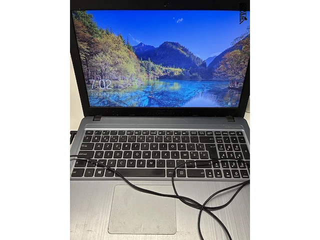 Lot 10 - asus laptop met muis - afbeelding 4 van  4