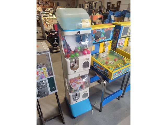 Lot 10 - ballenautomaat dubbel - afbeelding 1 van  5