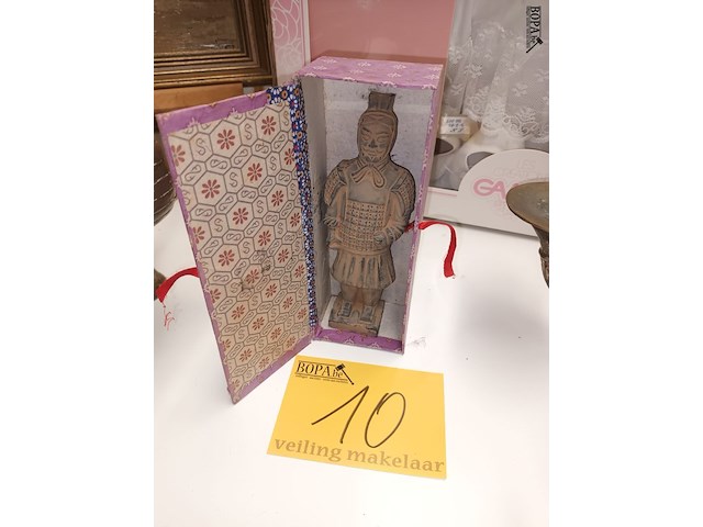 Lot 10 - chinese terracotta krijger - afbeelding 1 van  3