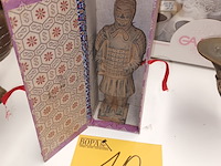 Lot 10 - chinese terracotta krijger