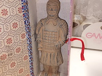 Lot 10 - chinese terracotta krijger - afbeelding 2 van  3
