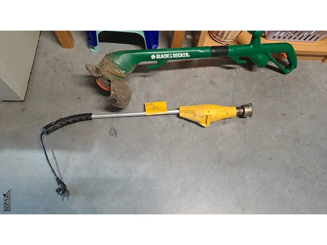 Lot 10 - electrische grastrimmer black & decker groen en onkruidverbr - afbeelding 1 van  3