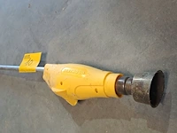 Lot 10 - electrische grastrimmer black & decker groen en onkruidverbr - afbeelding 2 van  3