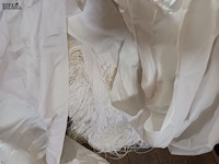 Lot 10 - folie gordijnen en white party stof - afbeelding 3 van  4