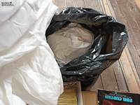 Lot 10 - folie gordijnen en white party stof - afbeelding 4 van  4