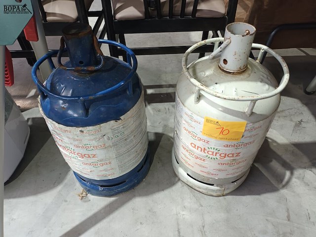 Lot 10 - gasflessen. 2 stuks - afbeelding 1 van  3