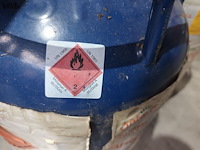 Lot 10 - gasflessen. 2 stuks - afbeelding 2 van  3