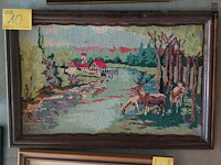 Lot 10 - geborduur schilderij - stilleven met herten aan rivier
