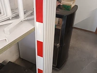 Lot 10 - geleidebakens met sokkels. 10 stuks - afbeelding 4 van  4