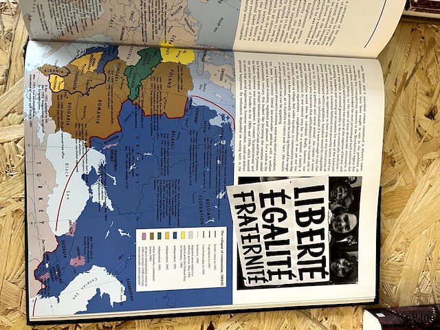 Lot 10 - illustrated history of europe - afbeelding 6 van  8