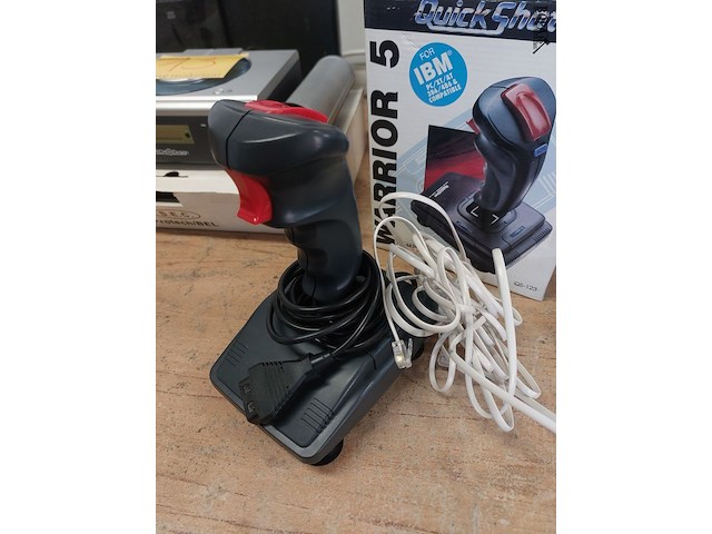 Lot 10 - joystick quickshot - afbeelding 2 van  2