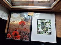 Lot 10 - kaders met bloemen. 2 stuks