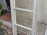 Lot 10 - ladder 12 treden - afbeelding 2 van  3