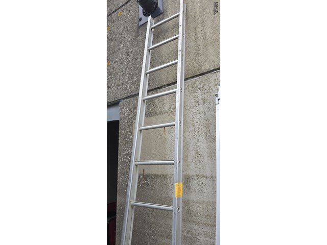 Lot 10 - ladder 12 treden - afbeelding 3 van  3