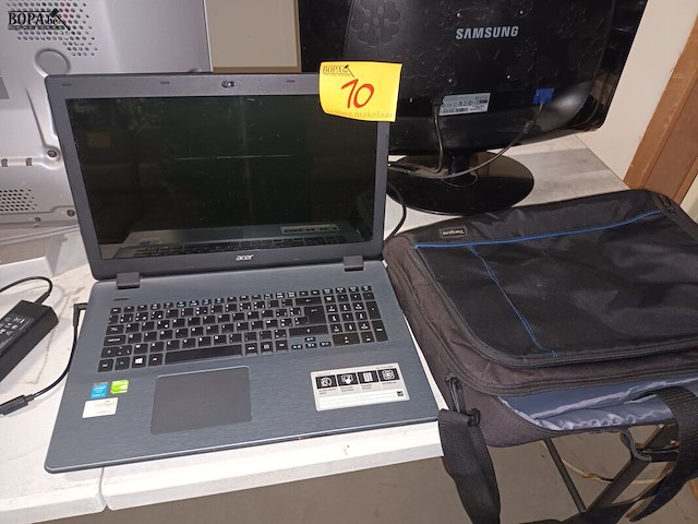 Lot 10 - laptop acer met draagtas - afbeelding 1 van  5