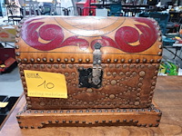 Lot 10 - lederen schatkist