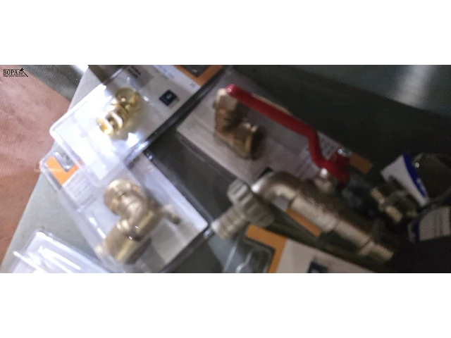 Lot 10 - lot sanitair materiaal - afbeelding 3 van  3