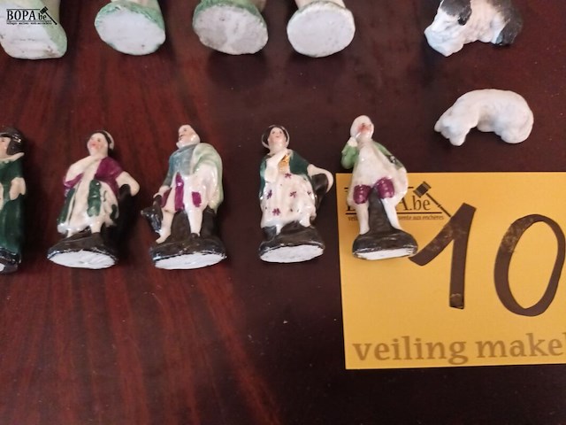 Lot 10 - miniatuur porselein beeldjes. 16 stuks - afbeelding 3 van  5