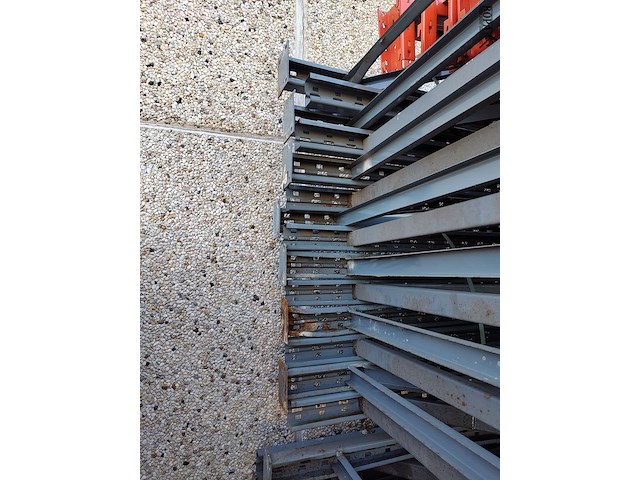 Lot 10 - palletstelling met 14 staanders - afbeelding 2 van  4