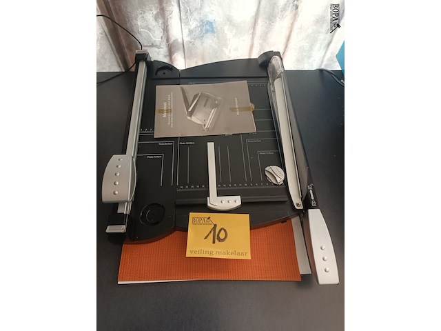 Lot 10 - papiersnijder - afbeelding 1 van  3