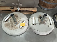 Lot 10 - parasolvoet. 2 stuks