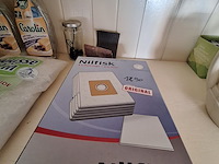 Lot 10 - poetsmateriaal. inhoud kast - afbeelding 2 van  8