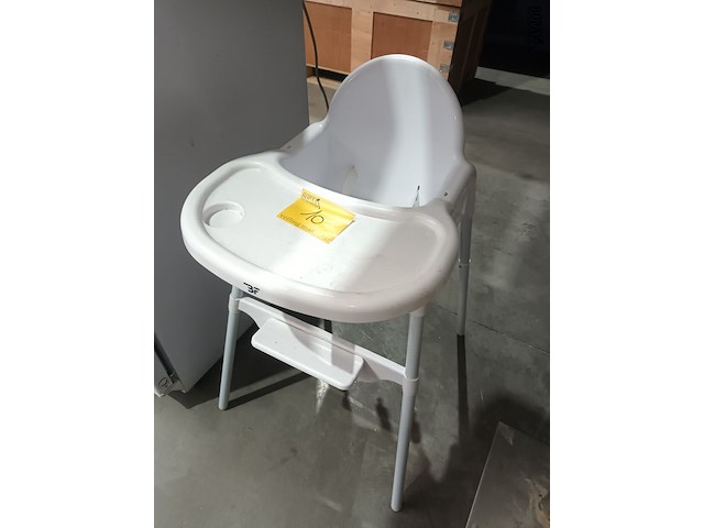 Lot 10 - pvc kinderstoel - afbeelding 1 van  3
