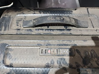 Lot 10 - reiskoffer en frigobox - afbeelding 4 van  4